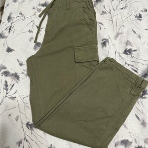 UNIQLO Olive Green Wide Fit Baggy Cargo Pants M (30–33”)